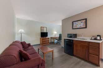 Hotel Baymont Iron Mountain photo 3