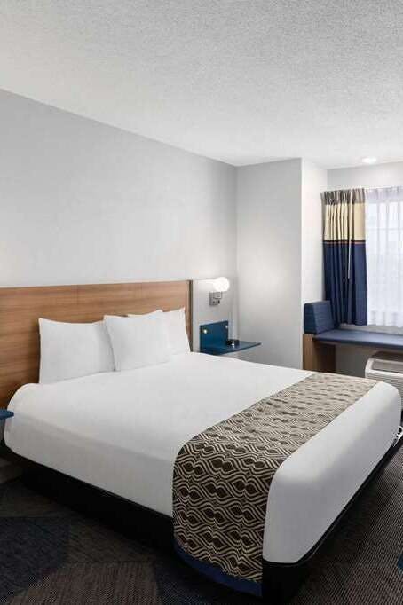 Hotel Microtel Inn & Suites by Wyndham Bowling Green photo 1