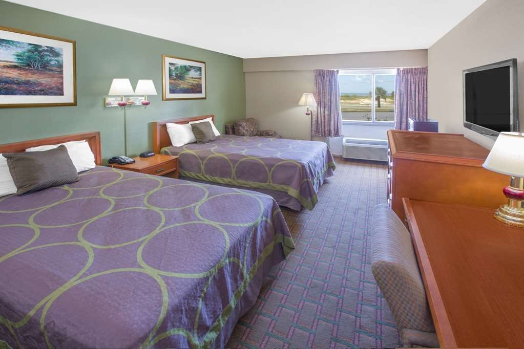Hotel Super 8 by Wyndham Biloxi photo 2