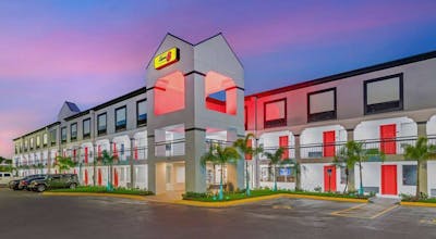 Super 8 by Wyndham Orlando Near Florida Mall