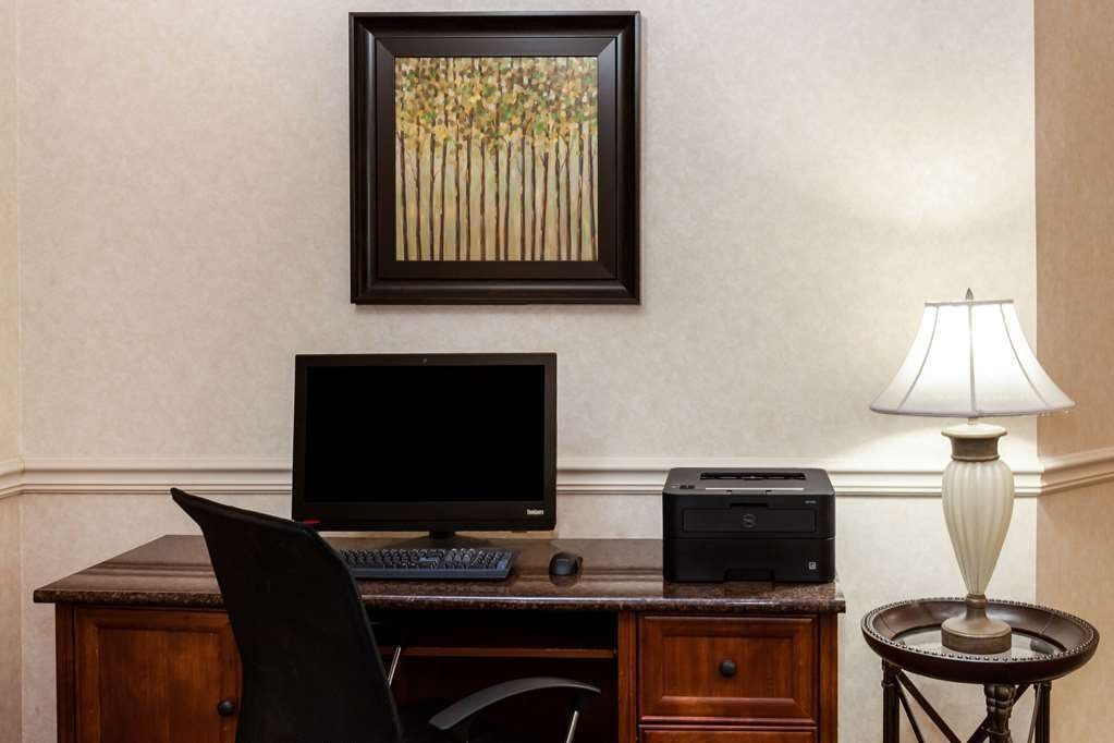 Hotel La Quinta Inn & Suites by Wyndham Milwaukee SW New Berlin photo 5