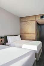 Hotel Moxy Downtown Los Angeles photo 1
