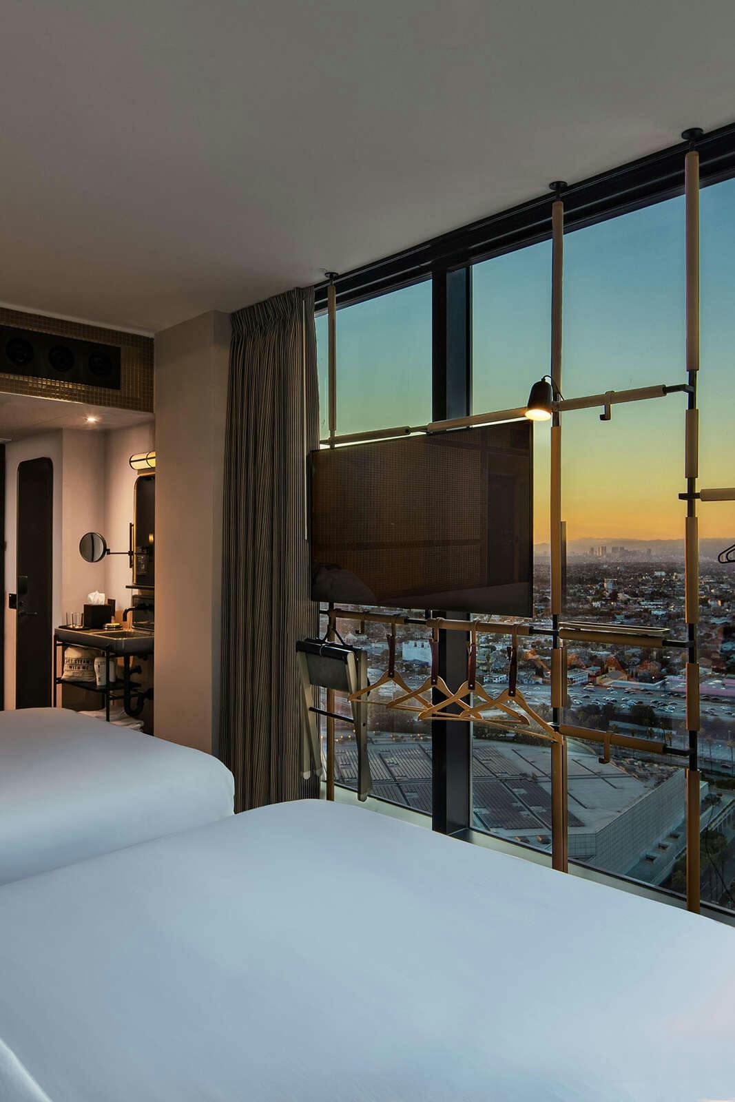 Hotel Moxy Downtown Los Angeles photo 2