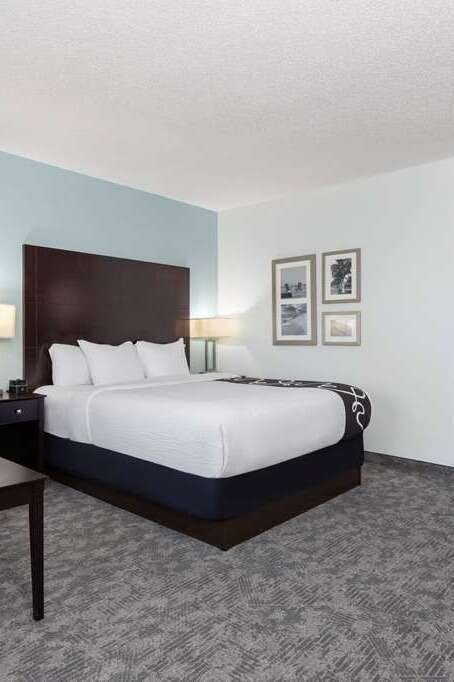 Hotel La Quinta Inn & Suites by Wyndham Bonita Springs Naples N. photo 2