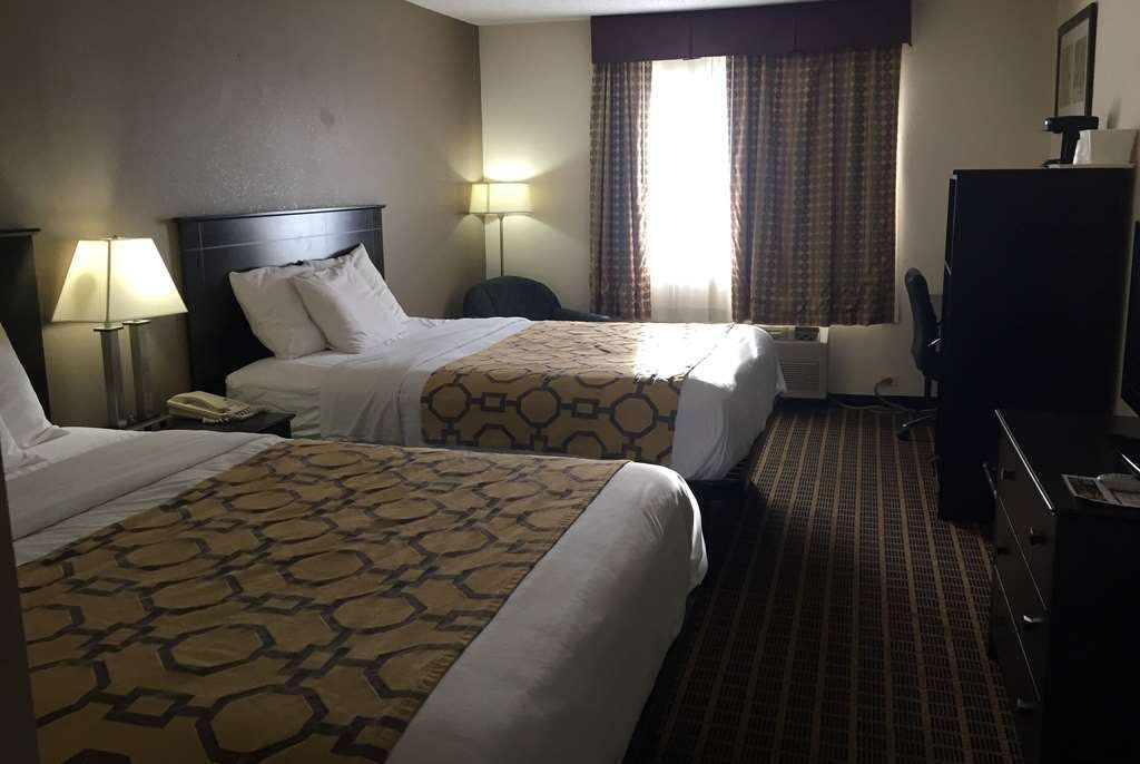 Hotel Baymont Inn and Suites by Wyndham Harvard, IL photo 5
