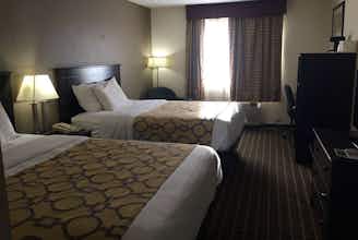 Hotel Baymont Harvard, IL photo 5