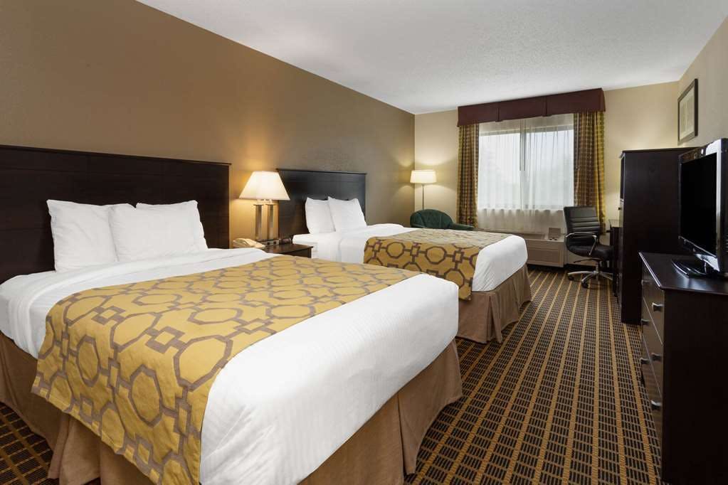Hotel Baymont Inn and Suites by Wyndham Harvard, IL photo 3