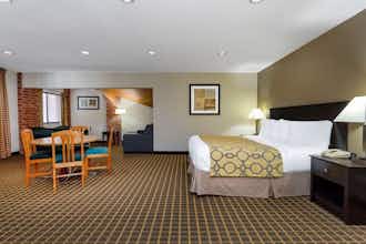 Hotel Baymont Harvard, IL photo 4