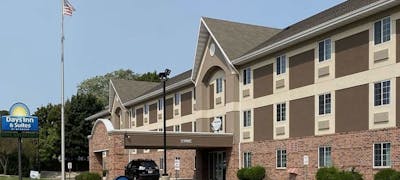 Days Inn and Suites Green Bay