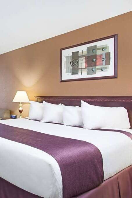 Hotel Ramada Red Deer photo 2