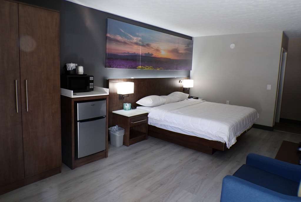 Hotel Luxor Inn & Suites, a Travelodge by Wyndham photo 5