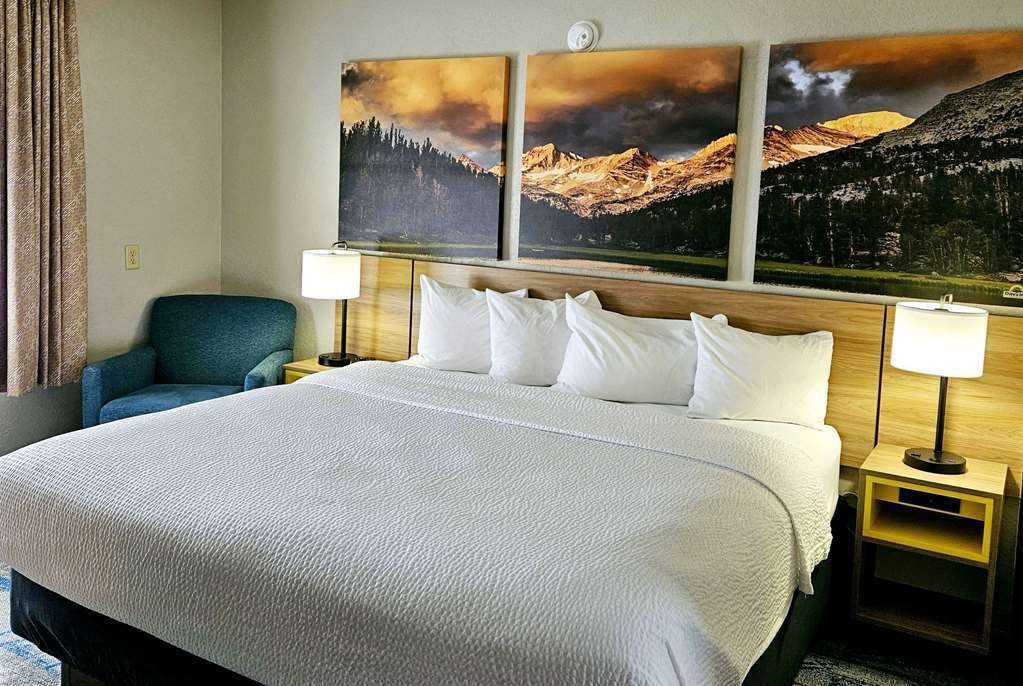 Hotel Days Inn and Suites by Wyndham Downtown Missoula-University photo 1