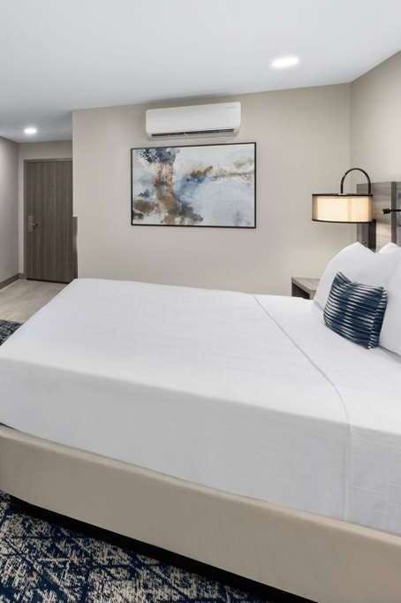 Hotel Wyndham DFW Airport photo 2