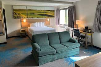 Hotel Days Inn and Suites Des Moines photo 2