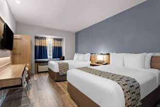 Hotel Microtel Inn & Suites by Wyndham Zephyrhills photo 2