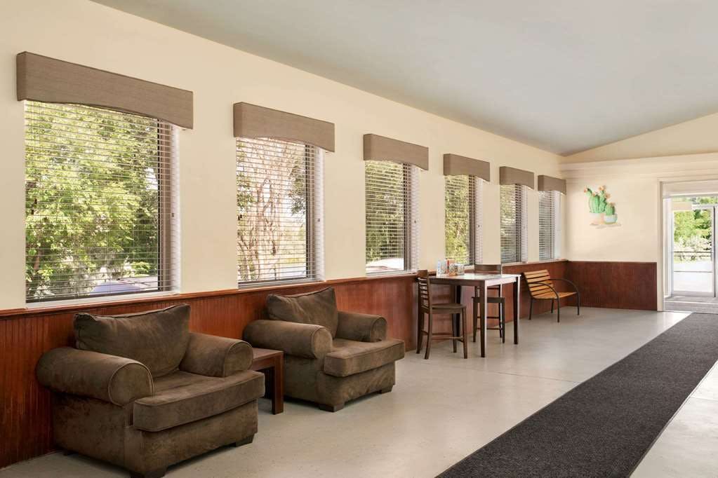 Hotel Travelodge Guernsey photo 4