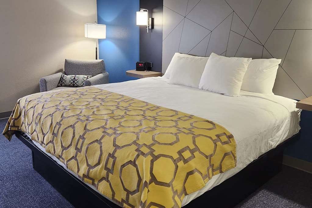 Hotel Baymont I S Davenport photo 3