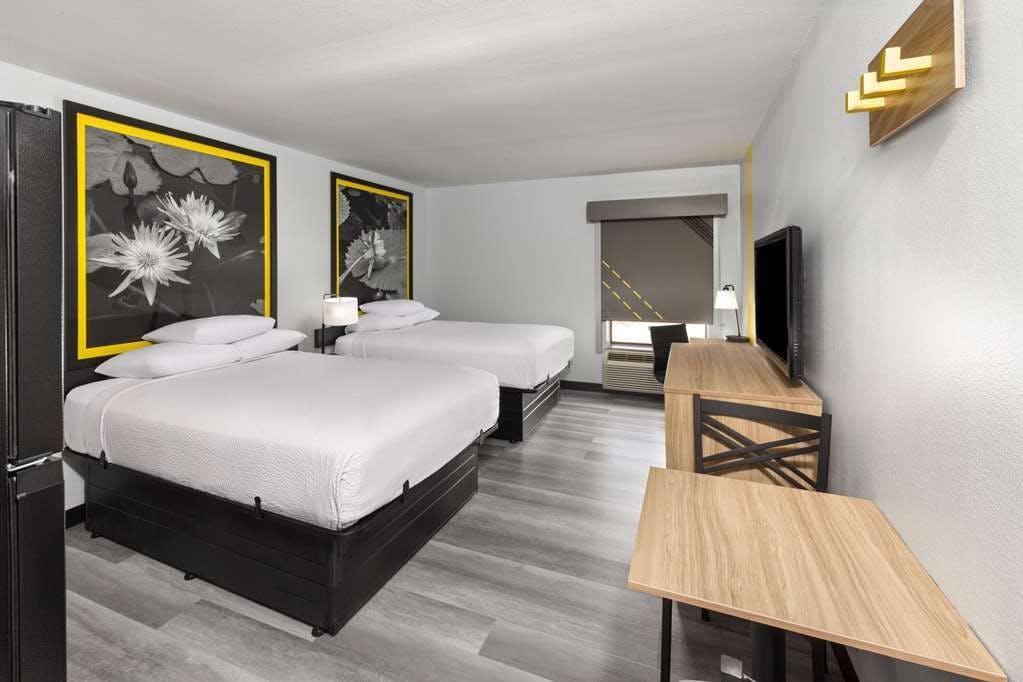 Super 8 Alexandria LA