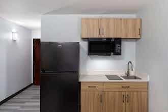 Hotel Super 8 Alexandria LA photo 1