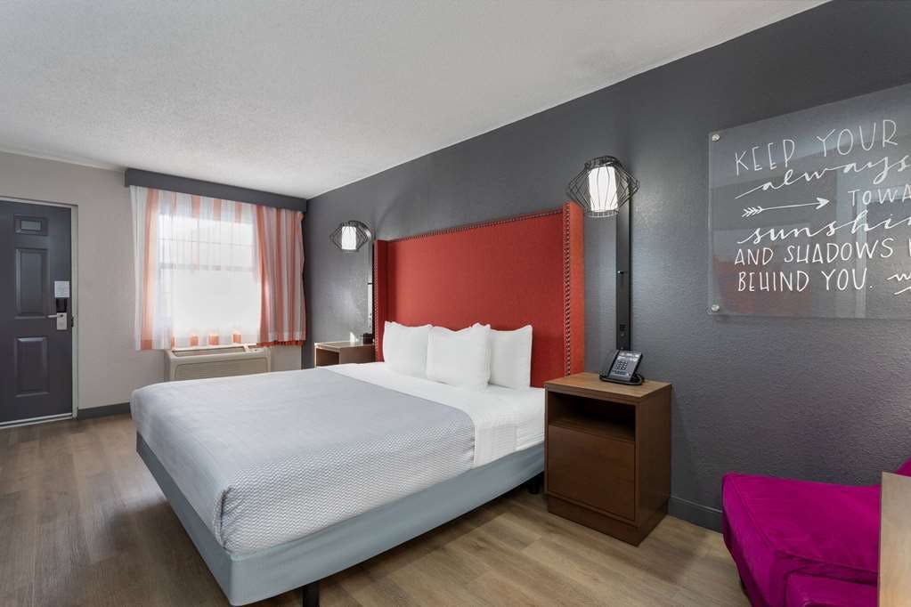 Hotel La Quinta Inn by Wyndham Pensacola photo 2