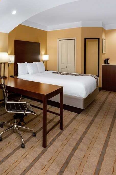 Hotel La Quinta Inn Ste Houston W RD photo 1