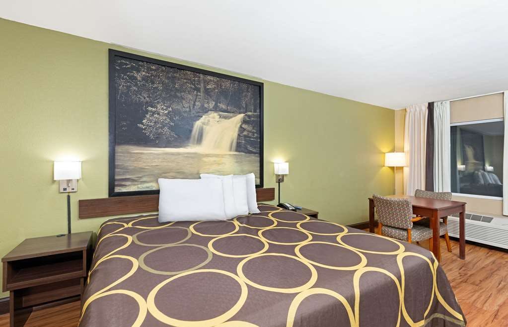 Hotel Super 8 by Wyndham Kingsport photo 1