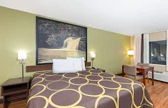 Hotel Super 8 by Wyndham Kingsport photo 1