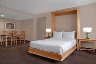 Hotel Ramada Plaza Calgary Downtown photo 4