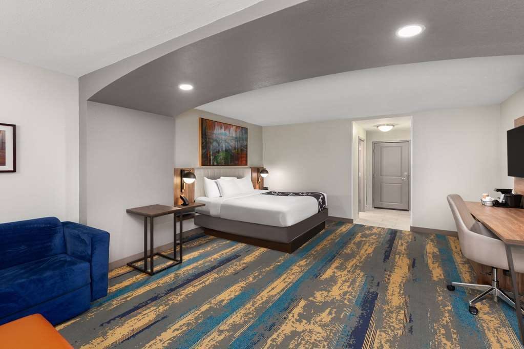 Hotel La Quinta Inn & Suites by Wyndham Knoxville Papermill photo 2