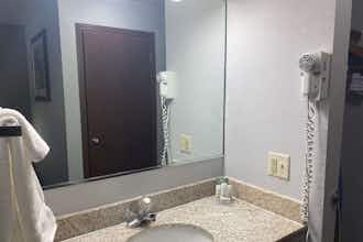Hotel Baymont by Wyndham Lake City I-75 photo 5