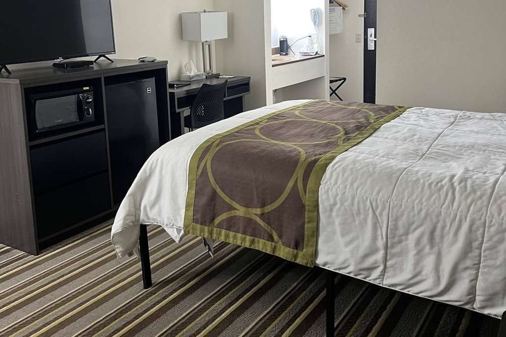 Hotel Super 8 by Wyndham Nebraska City photo 1