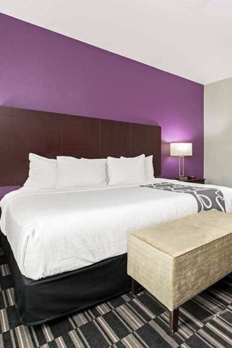 Hotel La Quinta Inn & Suites by Wyndham Bridge City photo 2