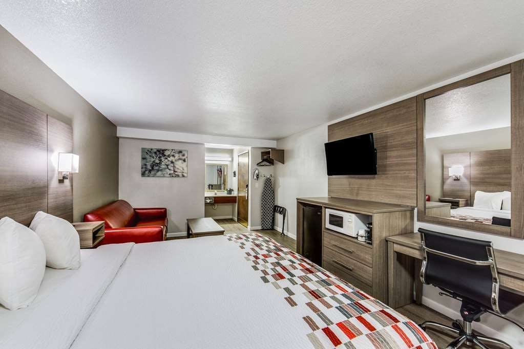 Hotel Ramada by Wyndham Medford Airport North photo 5