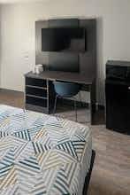 Hotel Motel 6 Westminster, CA - North photo 4