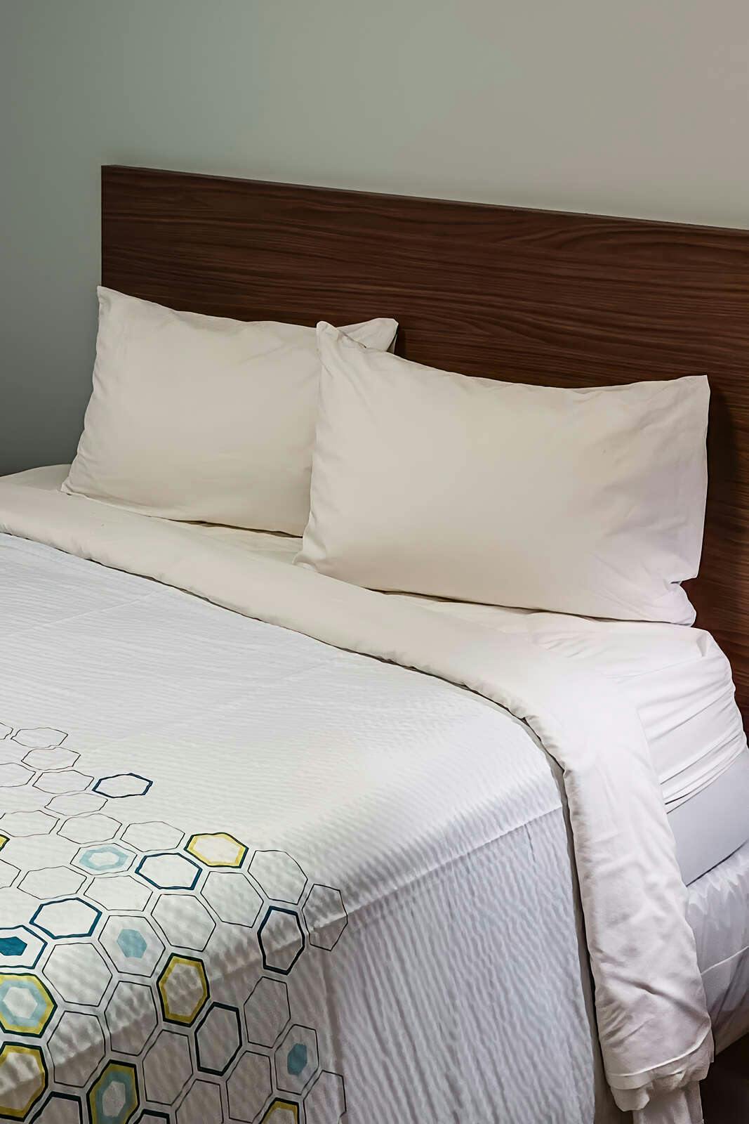 Hotel HomeTowne Studios Huntsville - Madison photo 2