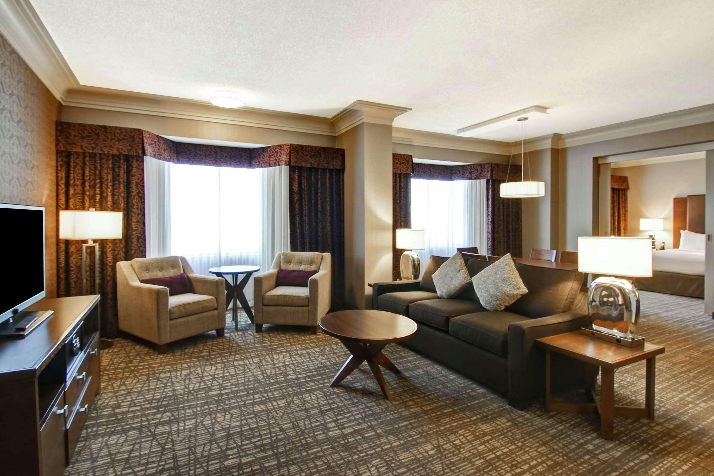 Hotel DoubleTree by Hilton Hotel West Edmonton photo 4
