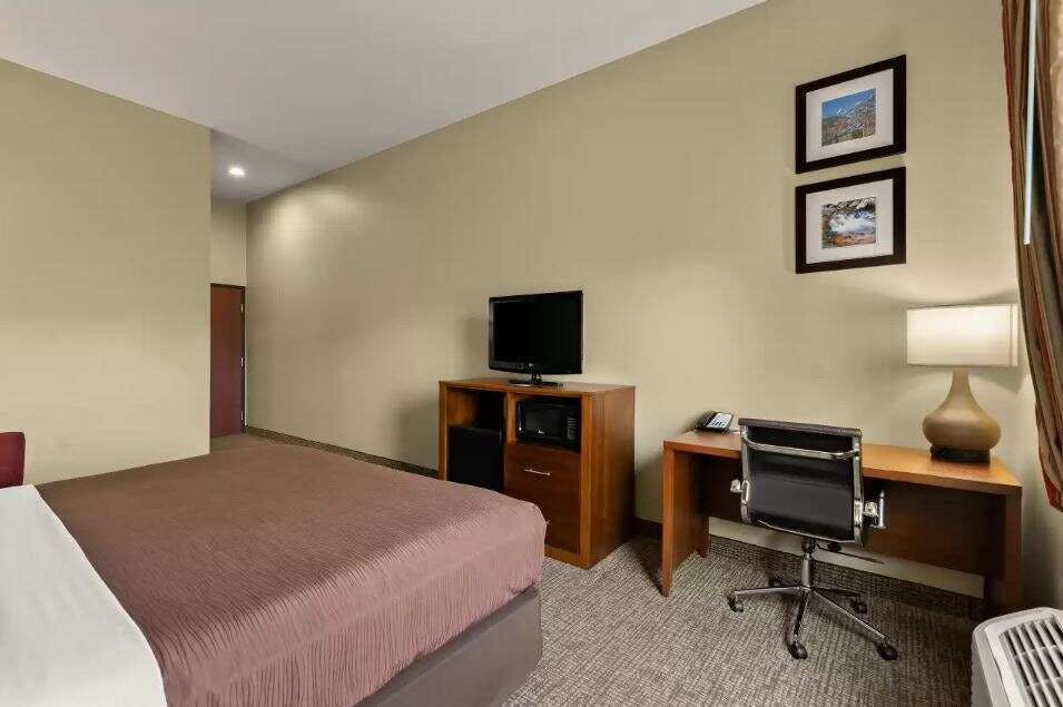 Hotel Comfort Inn Ogden near Event Center photo 2