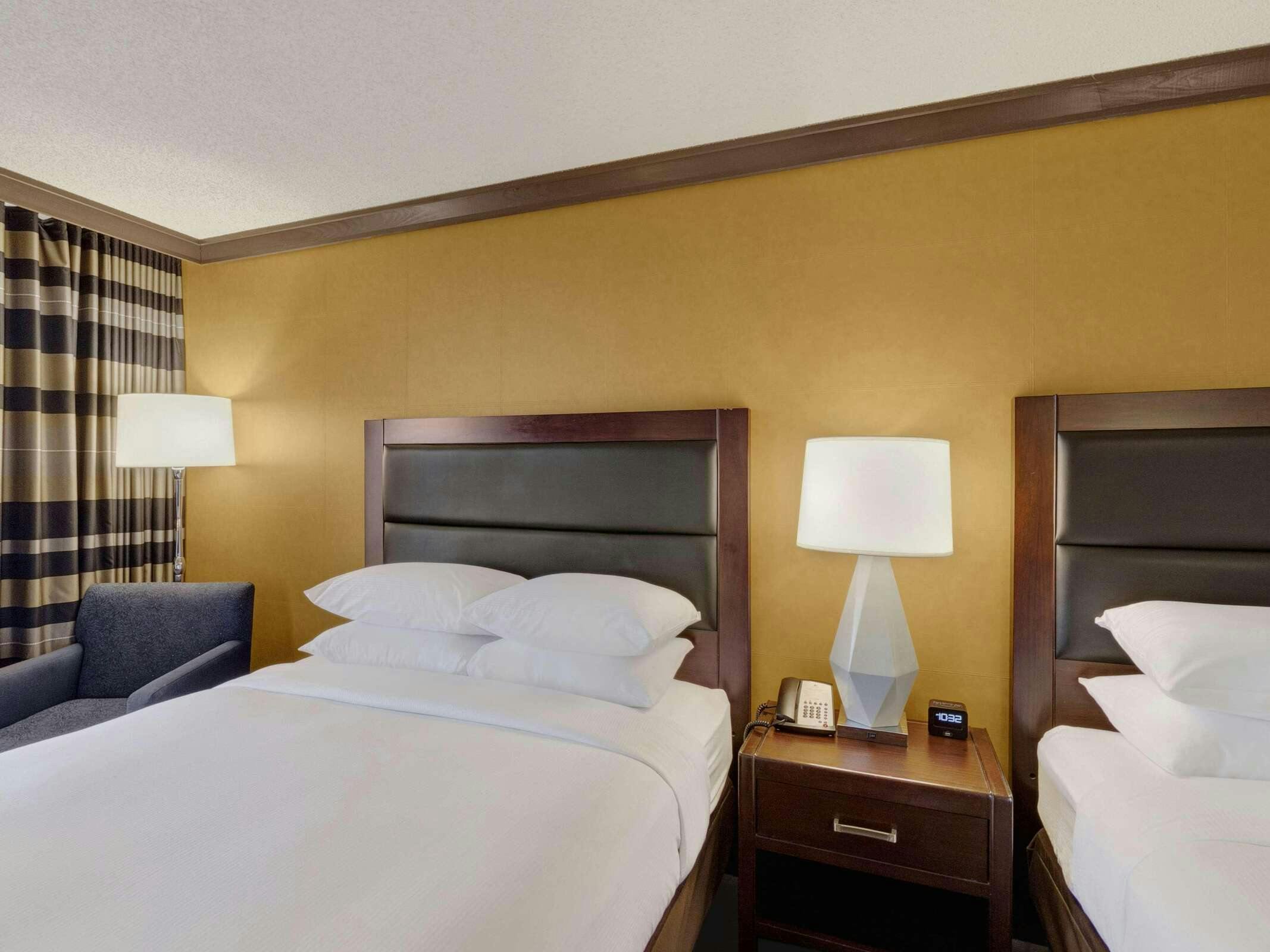 Hotel DoubleTree by Hilton Cleveland Downtown Lakeside photo 2