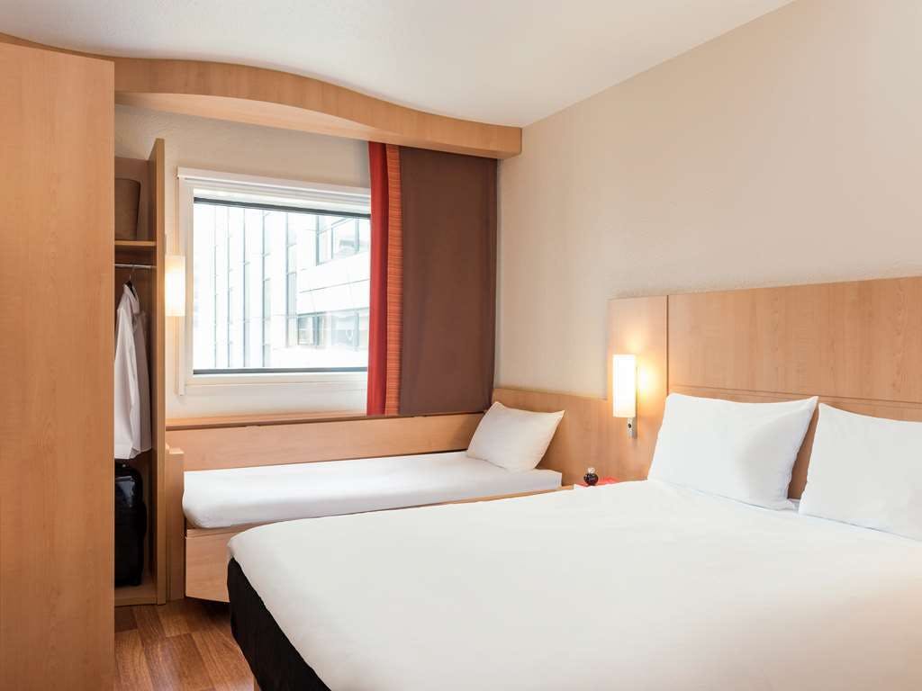 Hotel Ibis Paris La Défense Esplanade photo 1