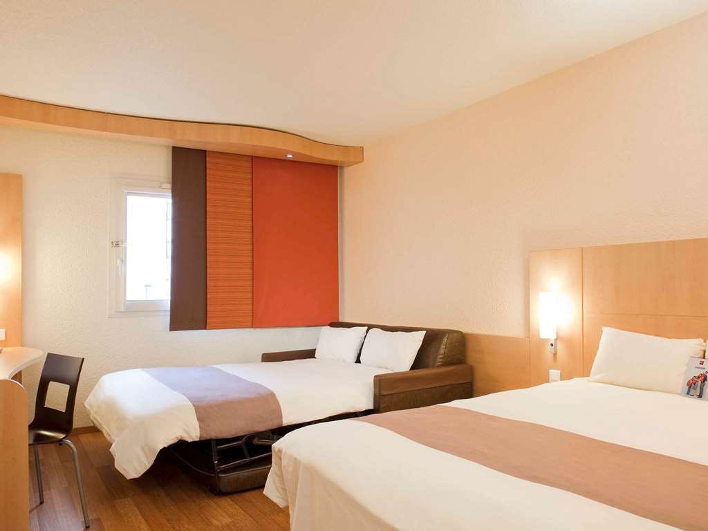 Hotel Ibis Paris Pantin église photo 2