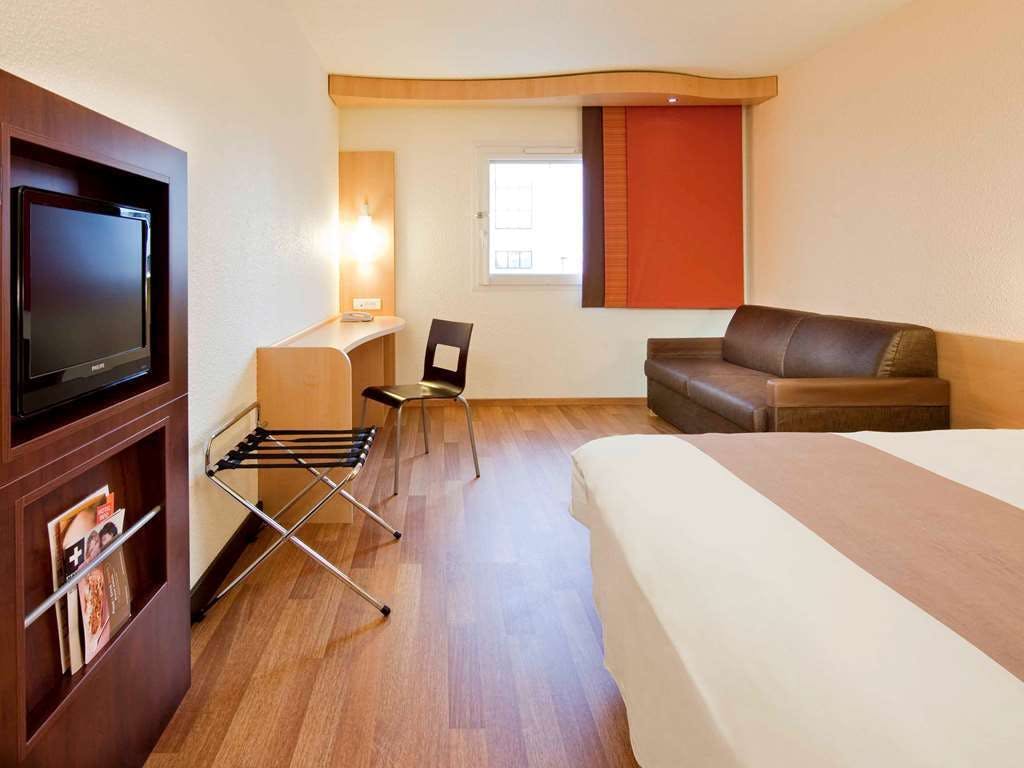 Hotel Ibis Paris Pantin église photo 4