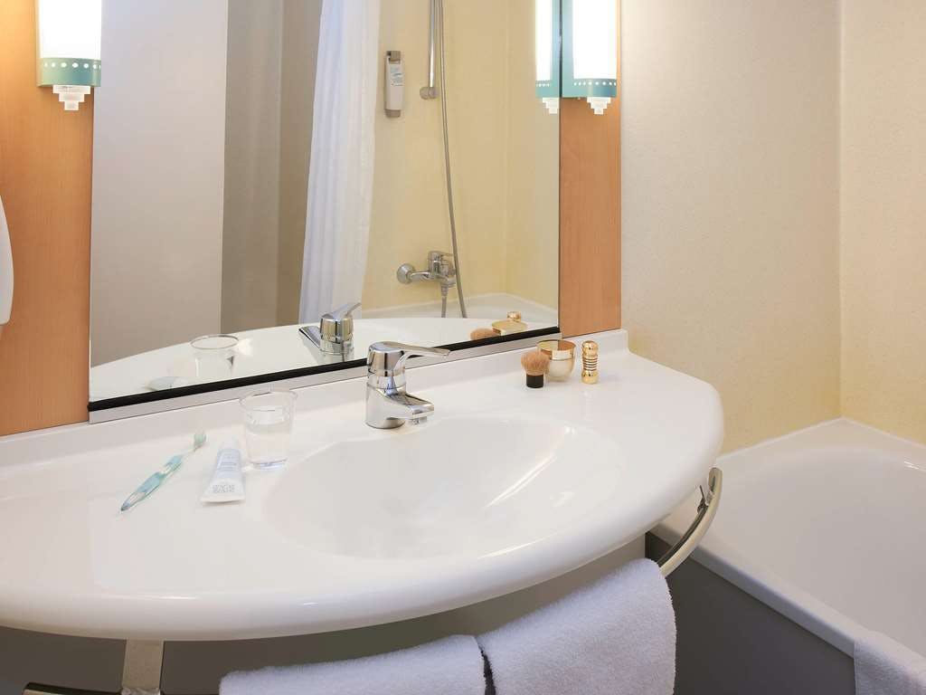 Hotel Ibis Paris Pantin église photo 5