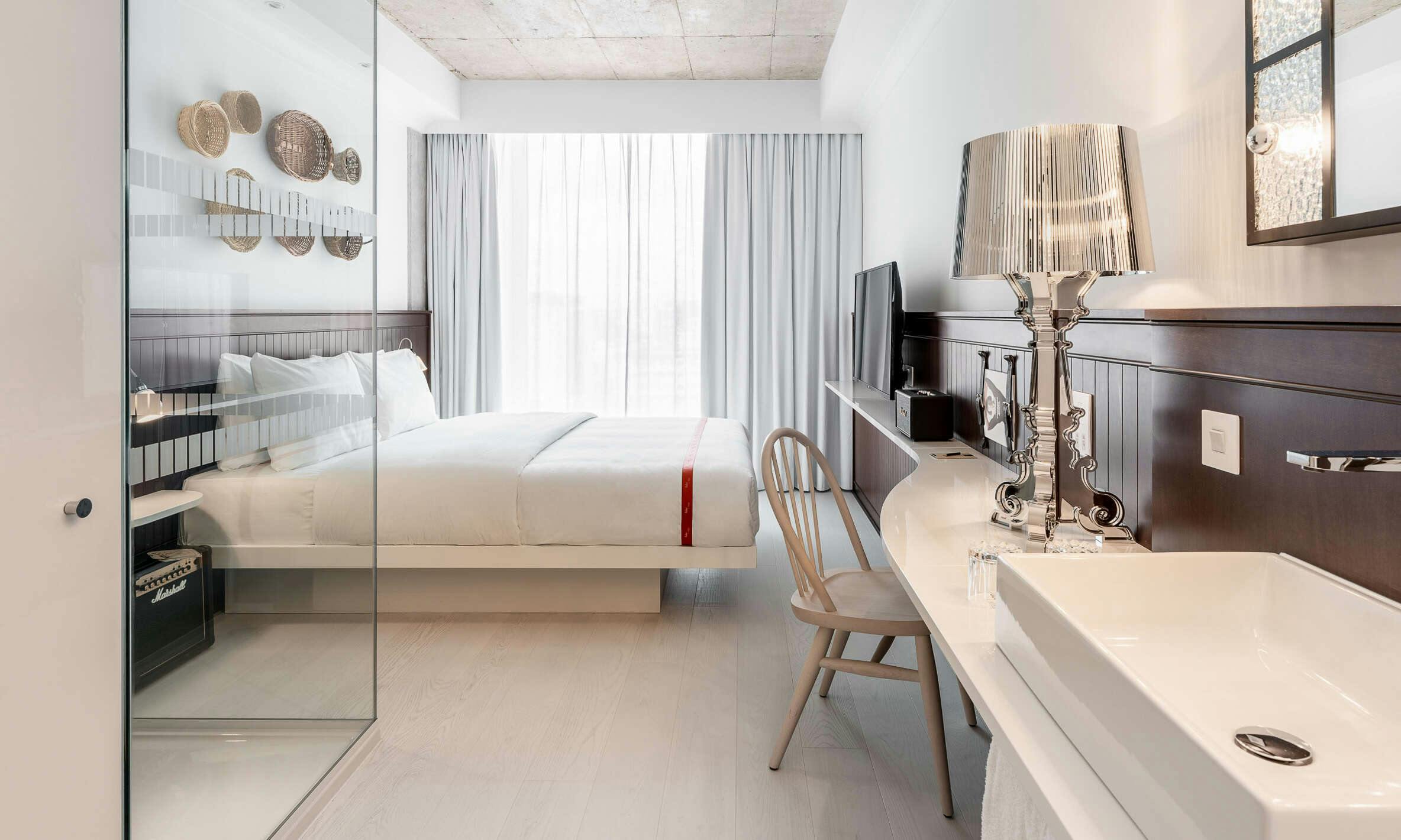 Ruby Molly Hotel & Bar