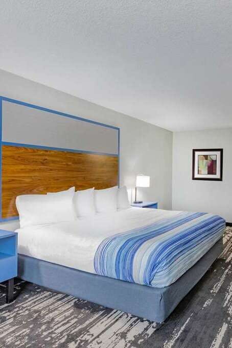 Hotel AmericInn by Wyndham Pella photo 2