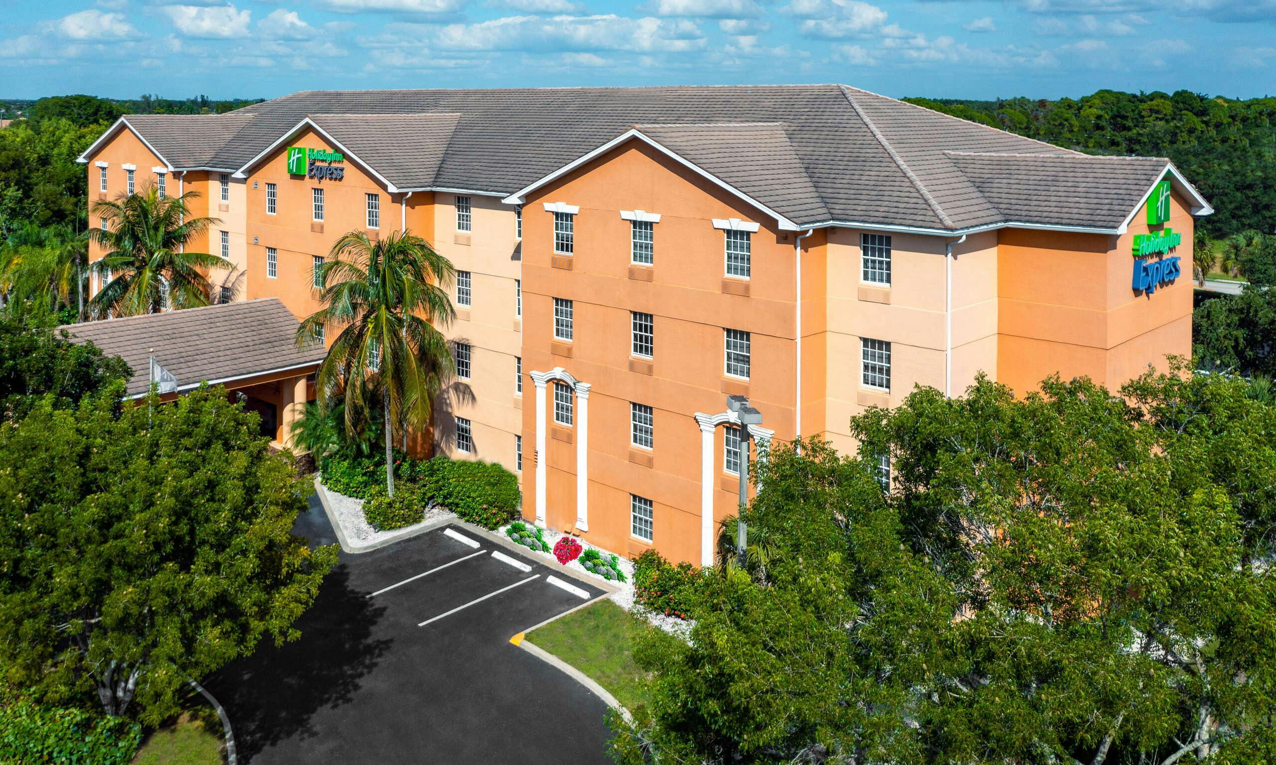 Holiday Inn Express & Suites Naples / Bonita Springs