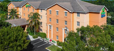 Holiday Inn Express & Suites Naples / Bonita Springs