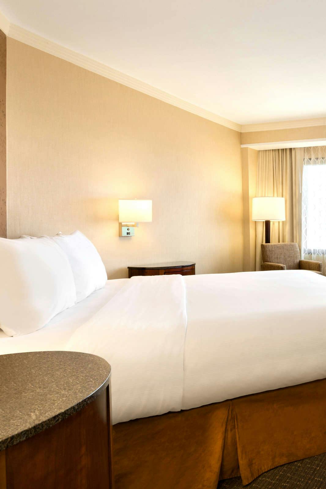 Hotel Embassy Suites by Hilton Austin Downtown South Congress photo 2