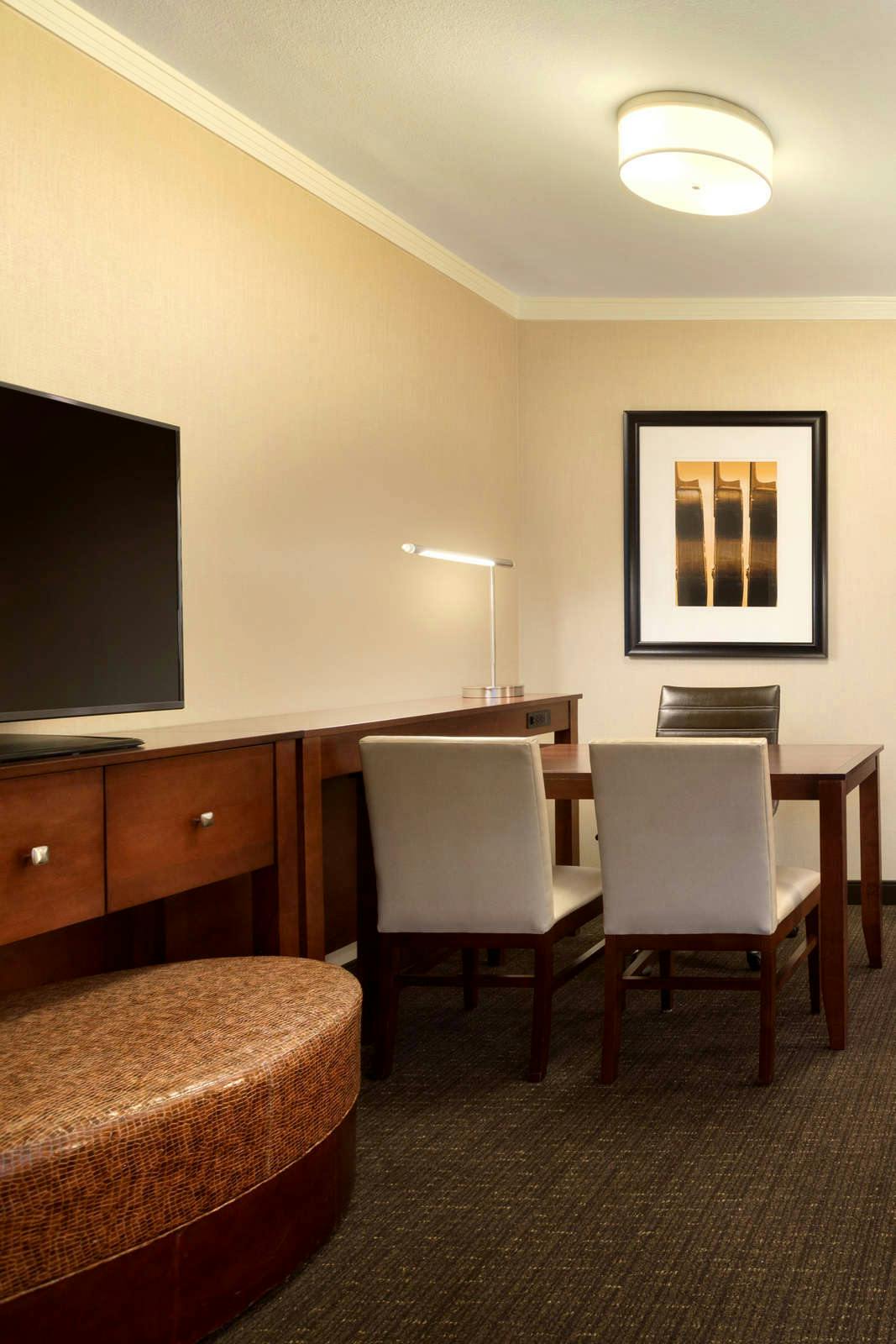 Hotel Embassy Suites by Hilton Austin Downtown South Congress photo 5