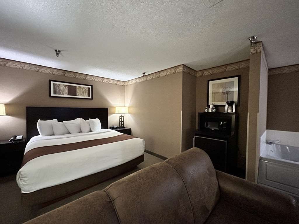 Hotel Heartland Inn & Suites, Sure Stay Collection By Best Western photo 5