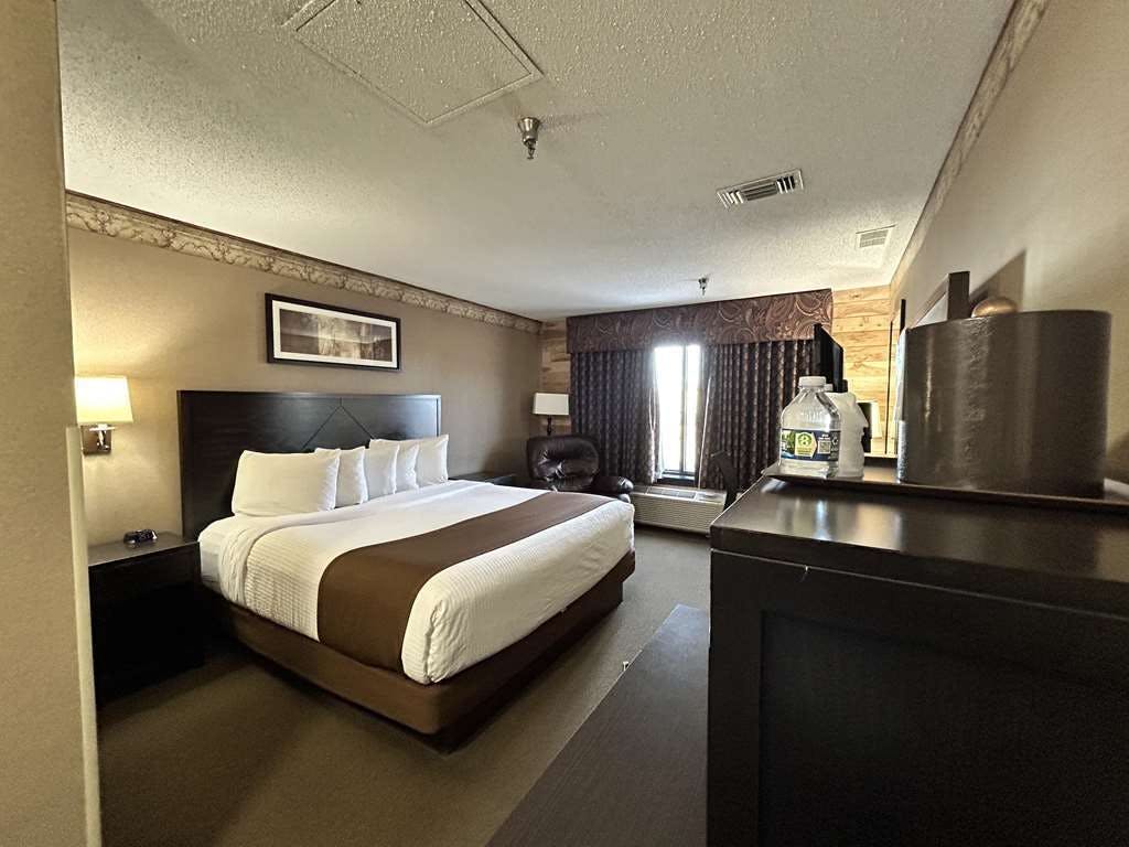 Hotel Heartland Inn & Suites, Sure Stay Collection By Best Western photo 2